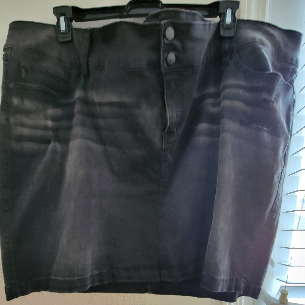 Torrid 30 distressed denim skirt